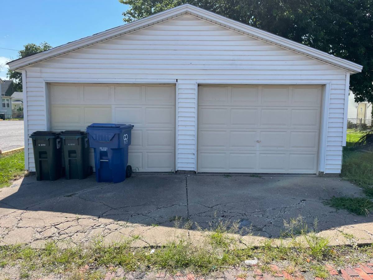 House for rent at 1519 N Ripley St, Davenport, IA 52803