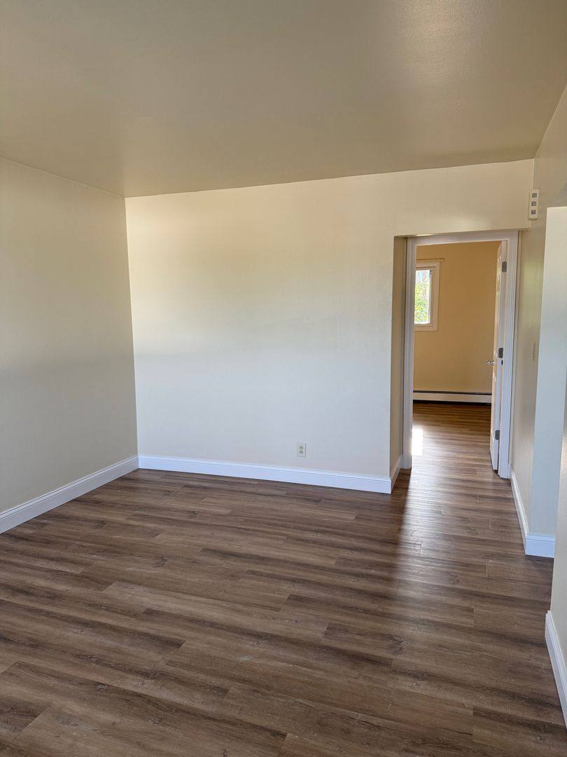 Apartment for rent at 747-751 Aurora Ave, Aurora, IL 60505