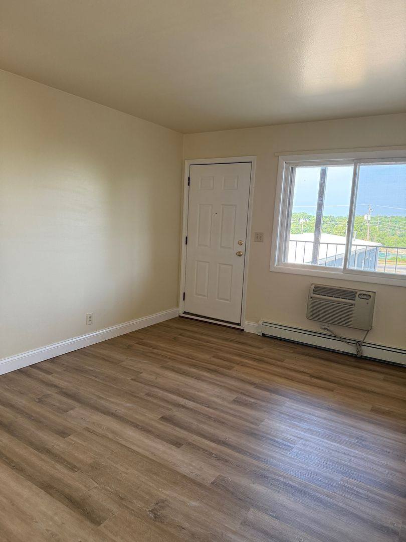 Apartment for rent at 747-751 Aurora Ave, Aurora, IL 60505