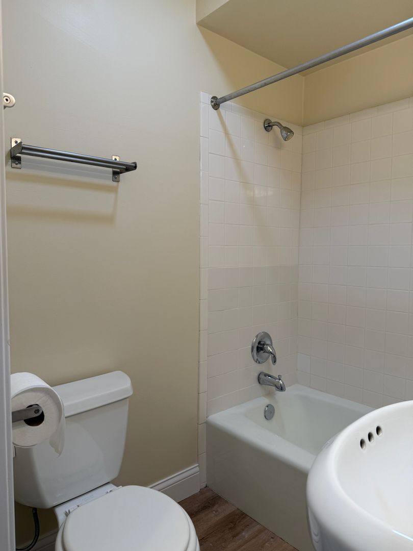 Apartment for rent at 747-751 Aurora Ave, Aurora, IL 60505