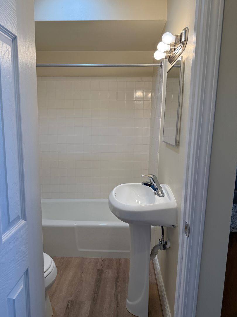 Apartment for rent at 747-751 Aurora Ave, Aurora, IL 60505