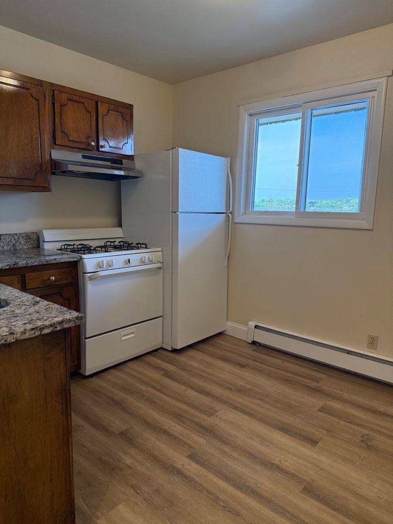 Apartment for rent at 747-751 Aurora Ave, Aurora, IL 60505