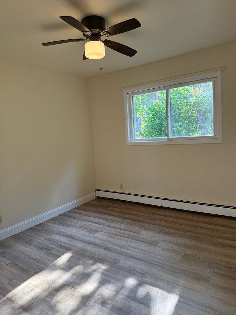 Apartment for rent at 747-751 Aurora Ave, Aurora, IL 60505
