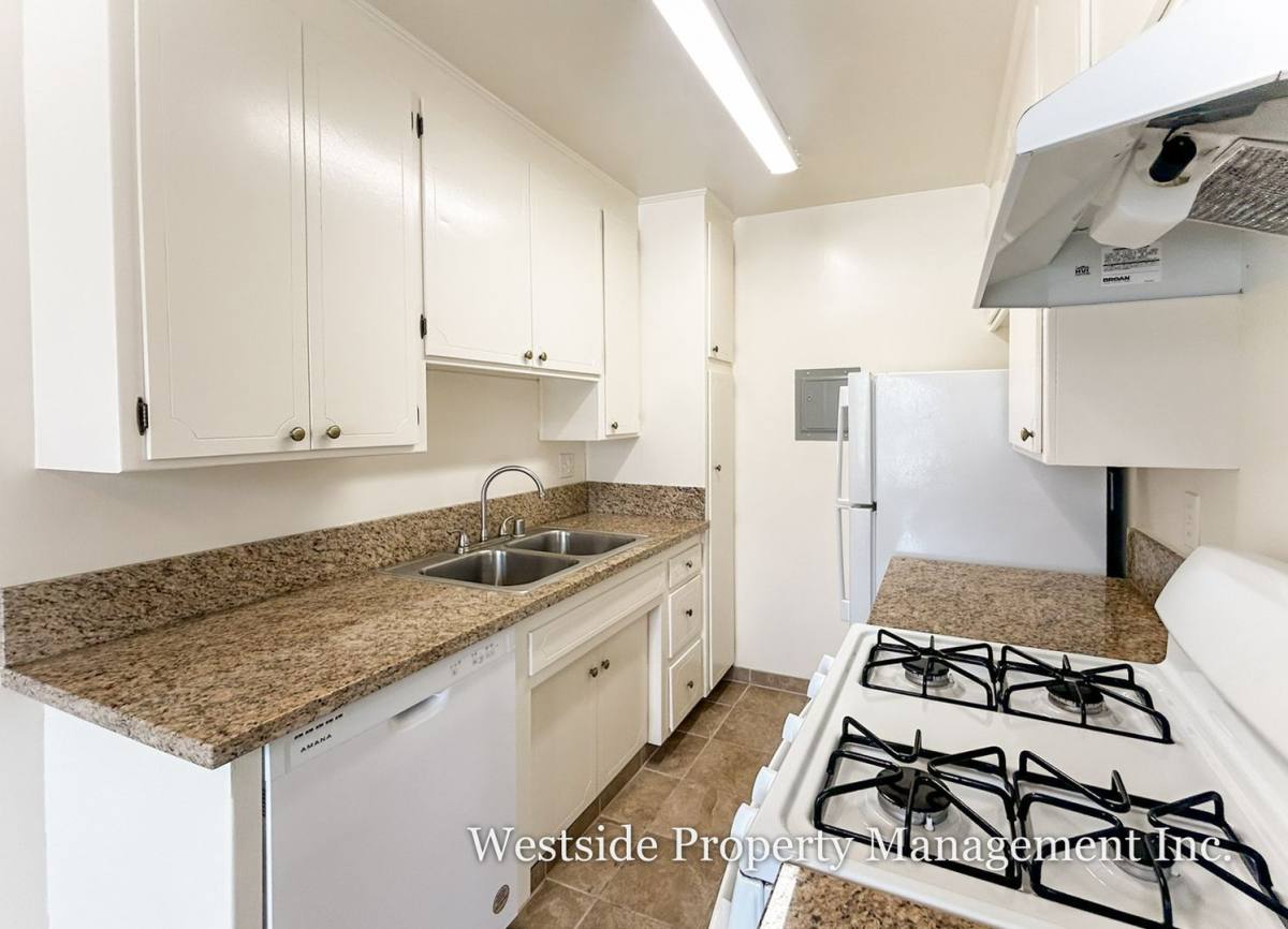Apartment for rent at 1755 Purdue Ave #303, Los Angeles, CA 90025
