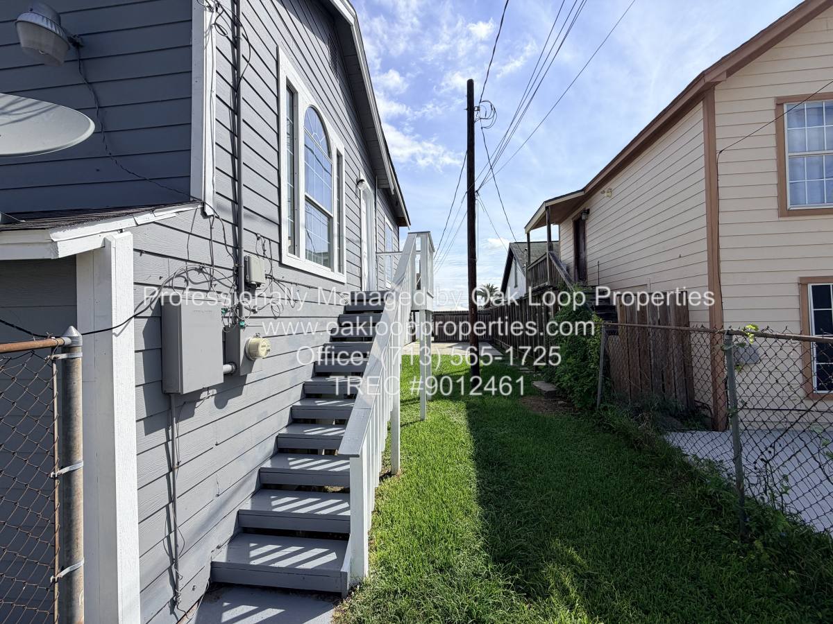House for rent at 2811 1 2 Market St #B, Baytown, TX 77520