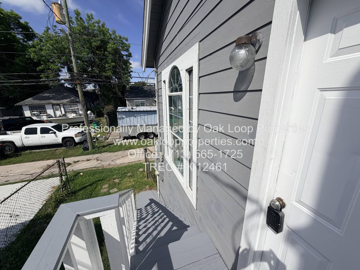 House for rent at 2811 1 2 Market St #B, Baytown, TX 77520