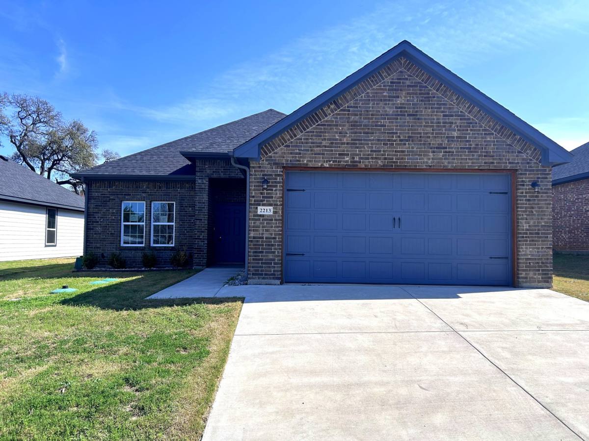 House for rent at 2213 Beverly Dr, Granbury, TX 76048