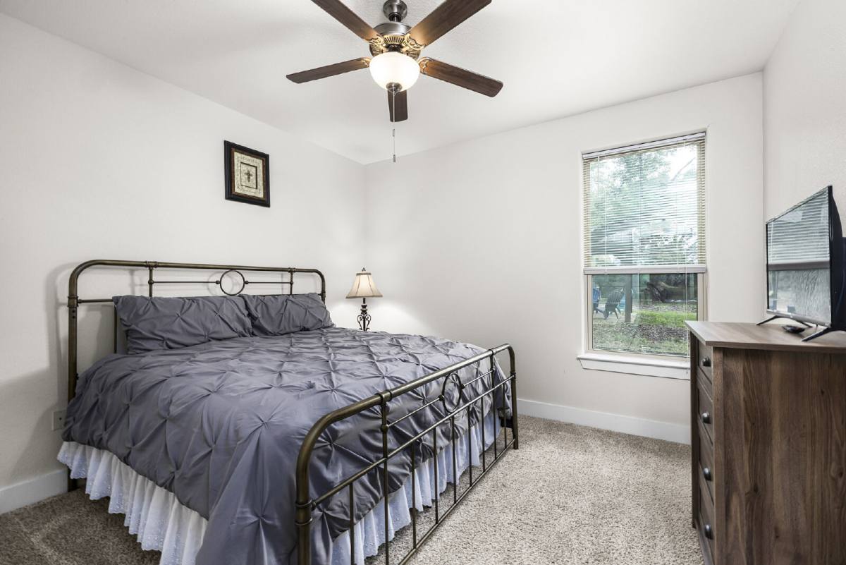 House for rent at 618 Wagon Wheel Dr, Canyon Lake, TX 78133