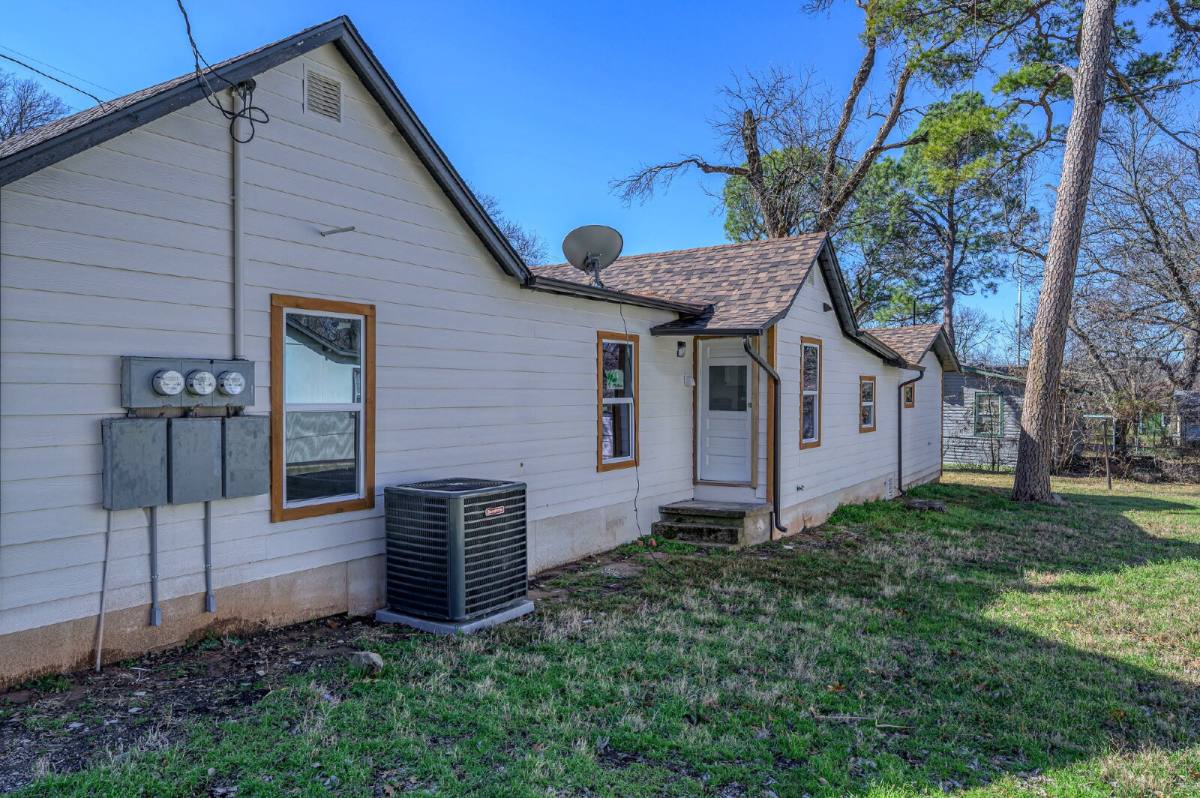 Apartment for rent at 1434 S Rusk St, Sherman, TX 75090