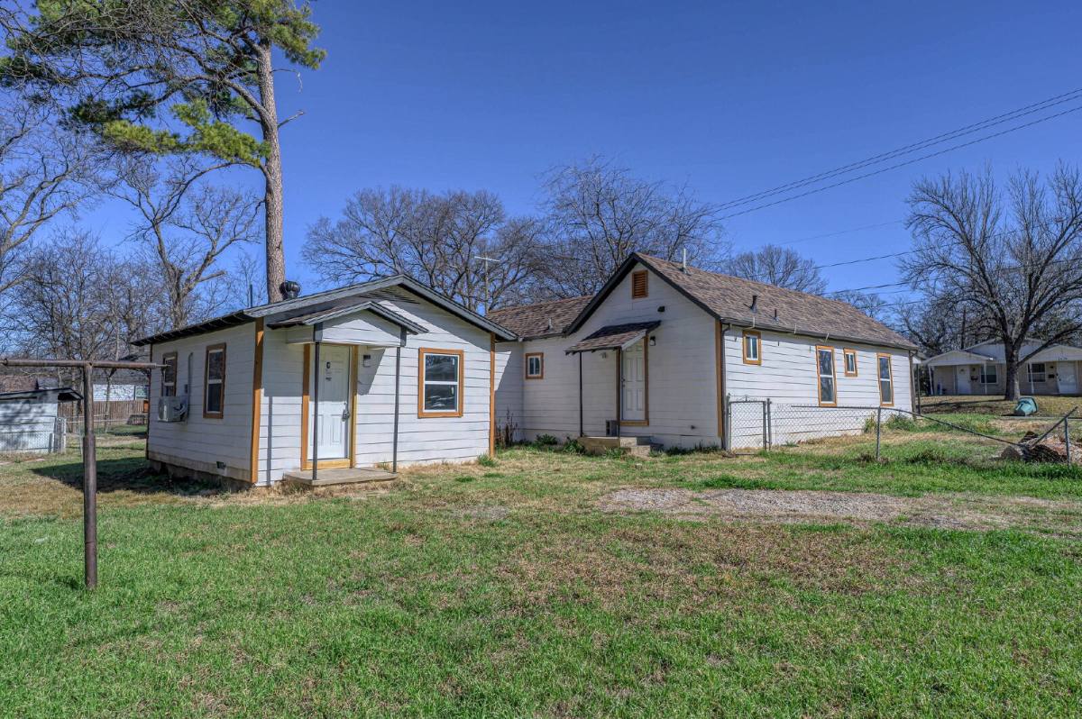 Apartment for rent at 1434 S Rusk St, Sherman, TX 75090