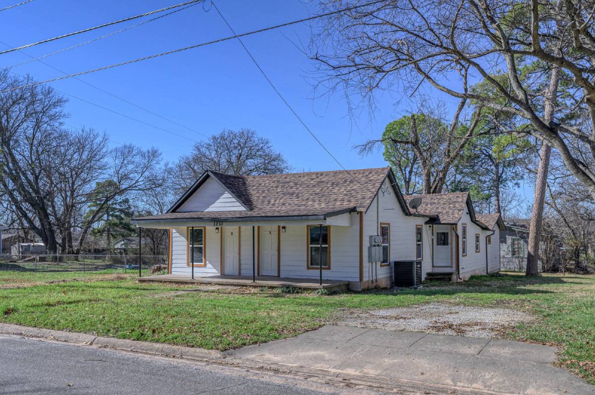 Apartment for rent at 1434 S Rusk St, Sherman, TX 75090