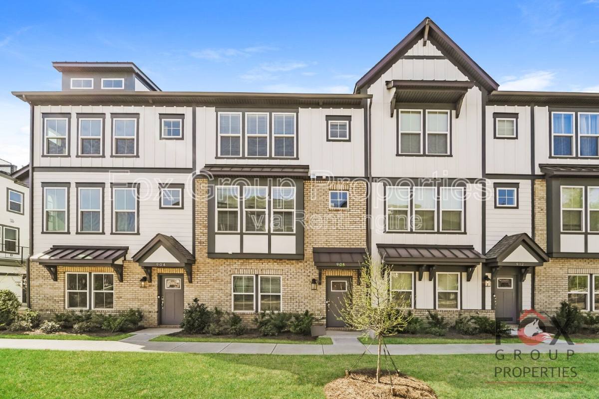 Townhouse for rent at 908 Mary Max Dr, Davidson, NC 28036