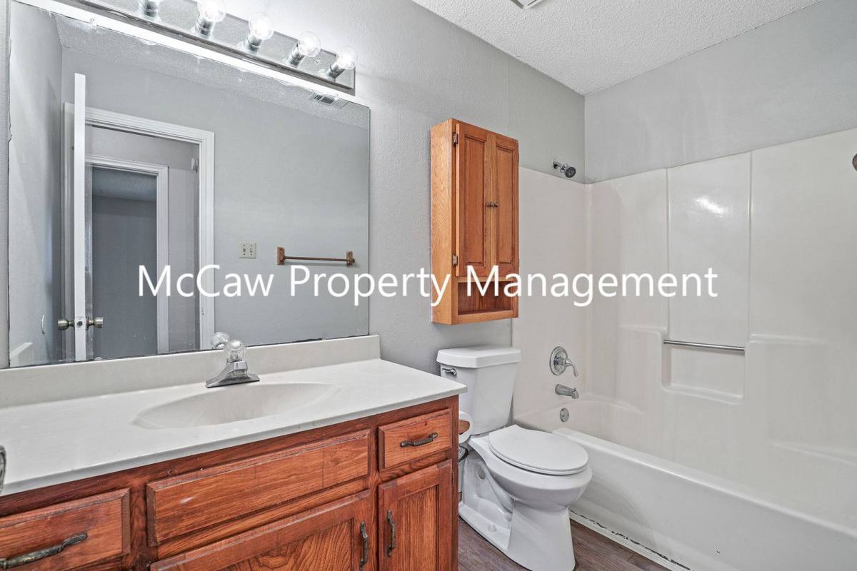Apartment for rent at 715 Long Court, Cedar Hill, TX 75104