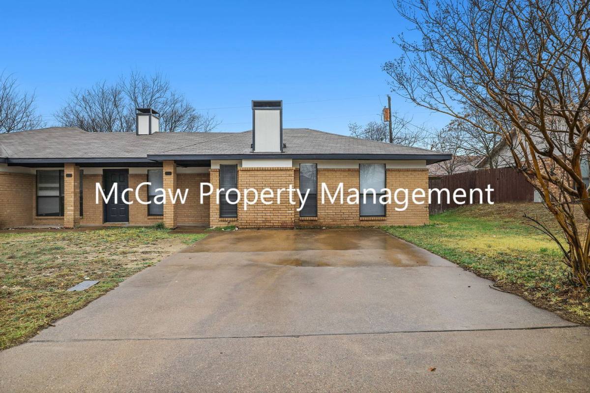 Apartment for rent at 715 Long Court, Cedar Hill, TX 75104