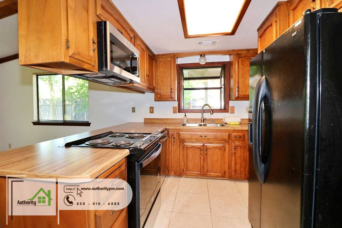 House for rent at 1744 Kildare Dr, Redding, CA 96001
