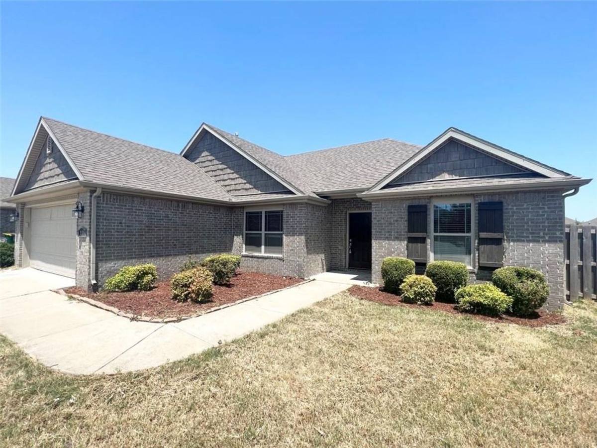 House for rent at 211 Genoa Way, Centerton, AR 72719