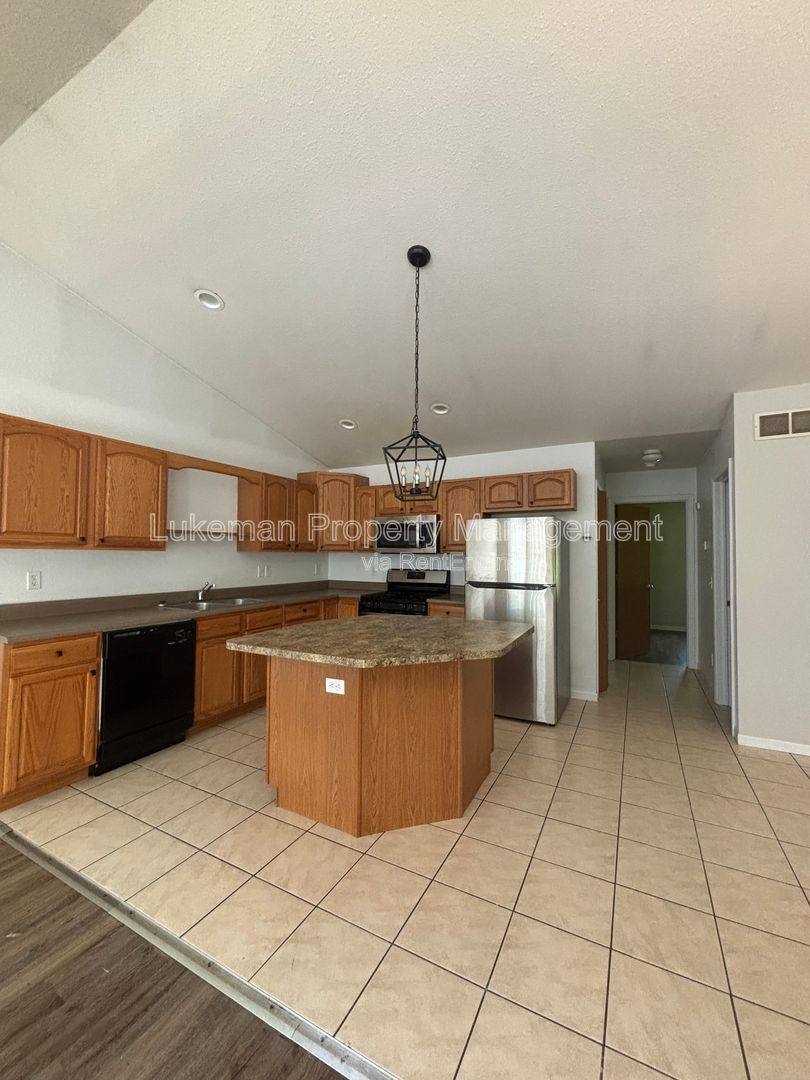 Apartment for rent at 415 S Kendall Ave #403, Kalamazoo, MI 49006