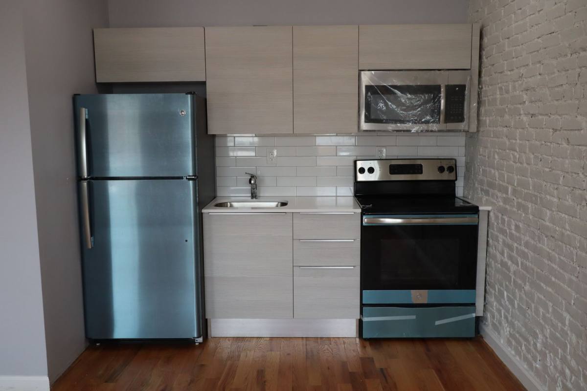 Apartment for rent at 7 N Carey St, Baltimore, MD 21223
