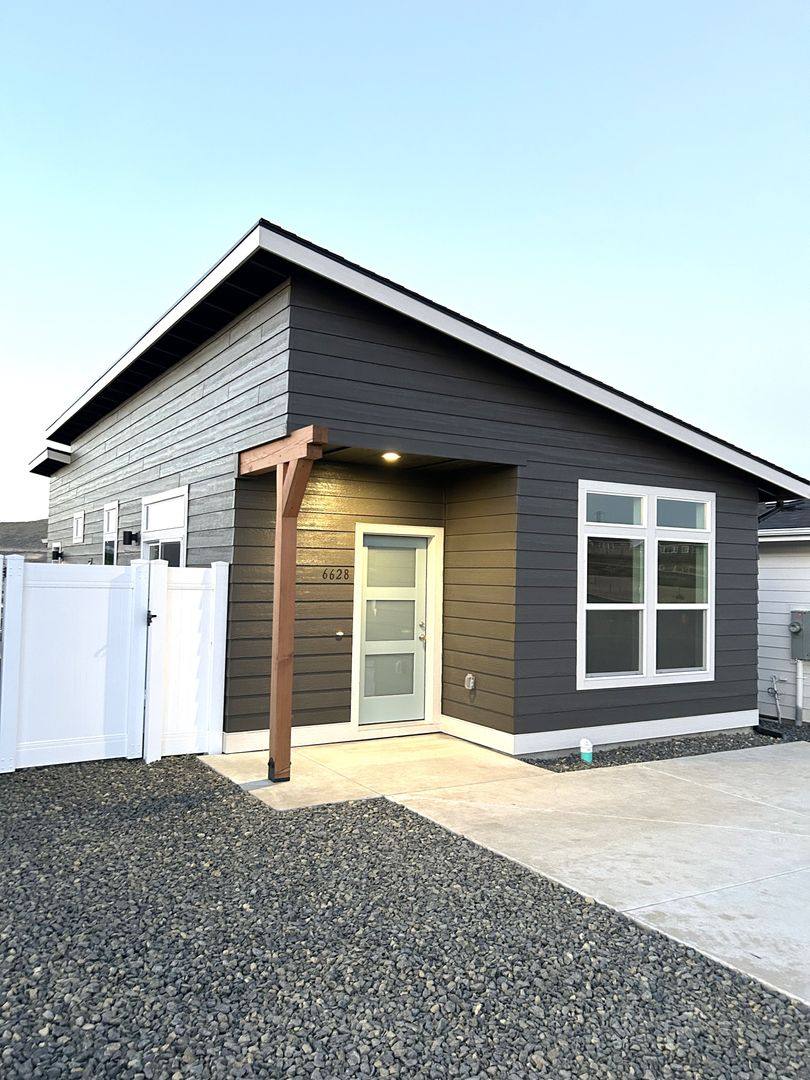 House for rent at 6628 W 36th Place, Kennewick, WA 99338