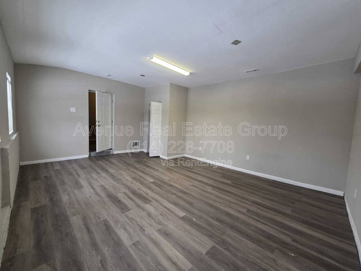 House for rent at 1131 N Florissant Rd, Saint Louis, MO 63135