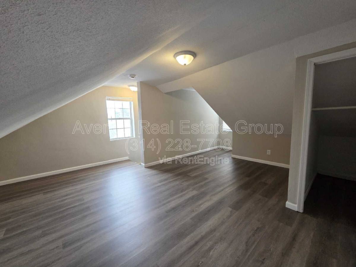 House for rent at 1131 N Florissant Rd, Saint Louis, MO 63135