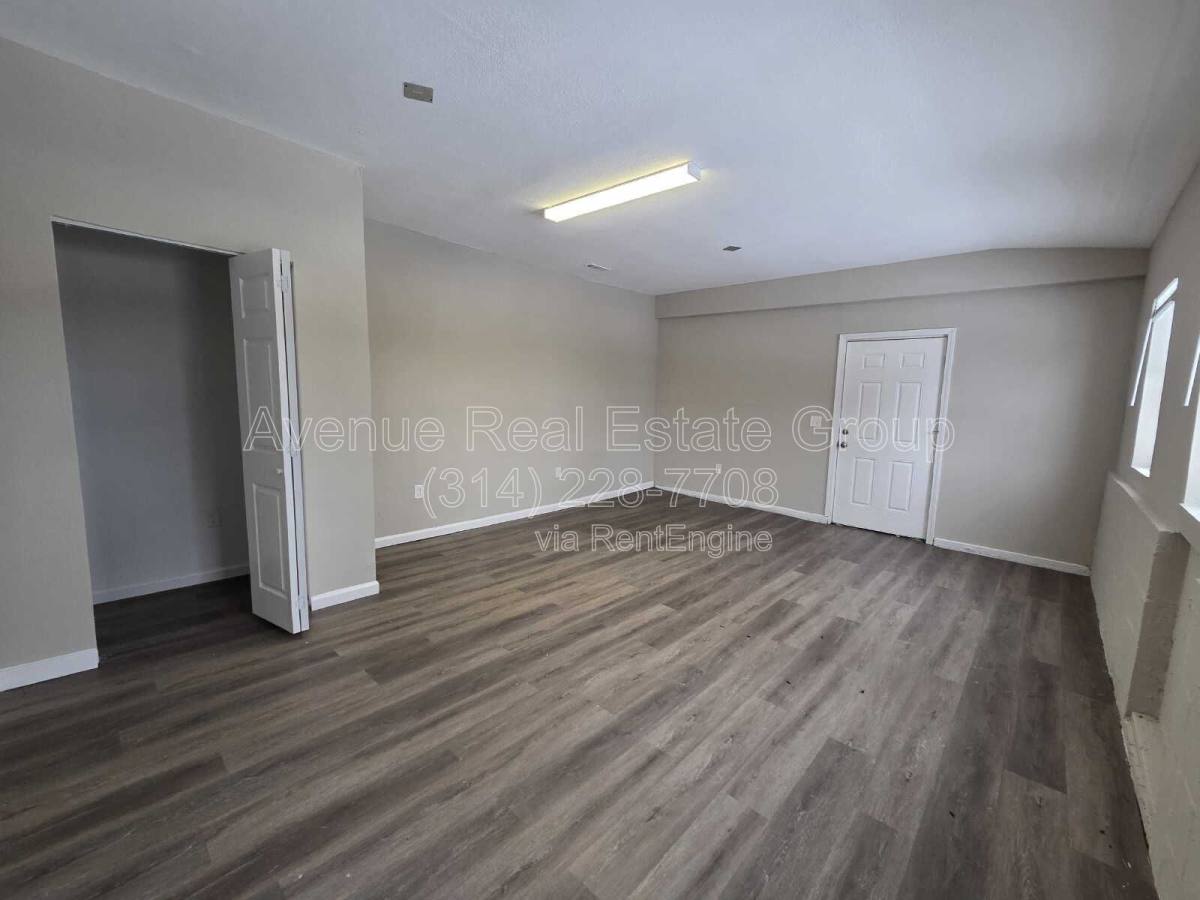 House for rent at 1131 N Florissant Rd, Saint Louis, MO 63135