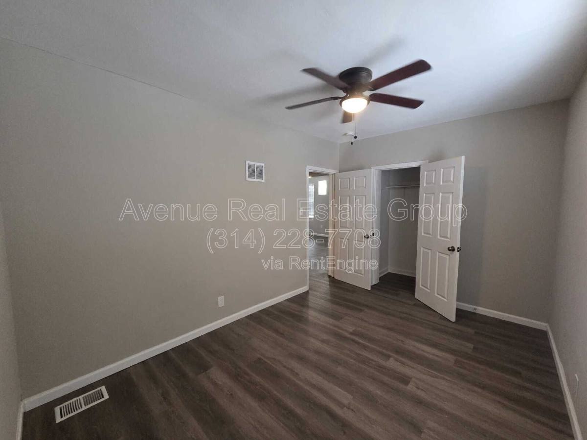 House for rent at 1131 N Florissant Rd, Saint Louis, MO 63135