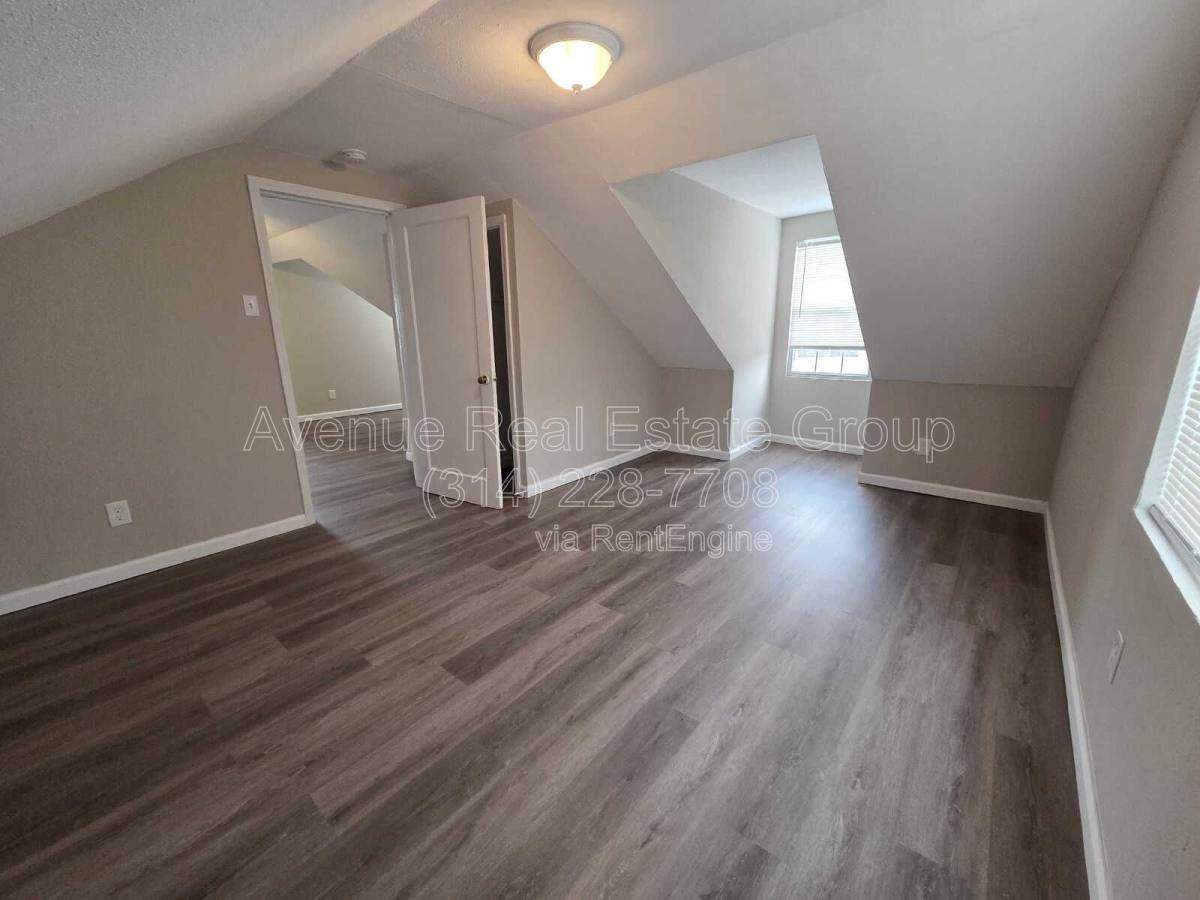 House for rent at 1131 N Florissant Rd, Saint Louis, MO 63135