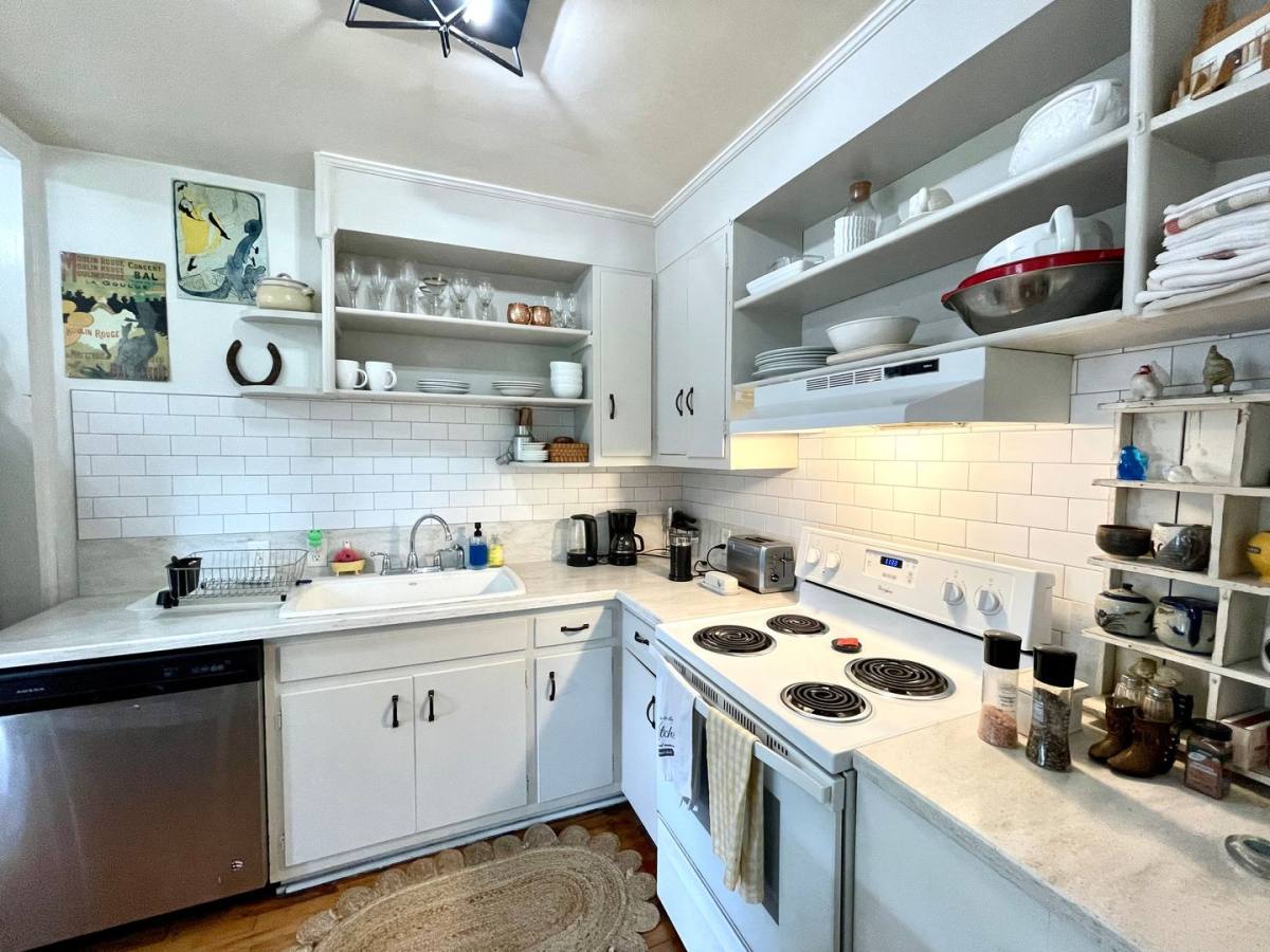 House for rent at 12 W 51st St, Savannah, GA 31405