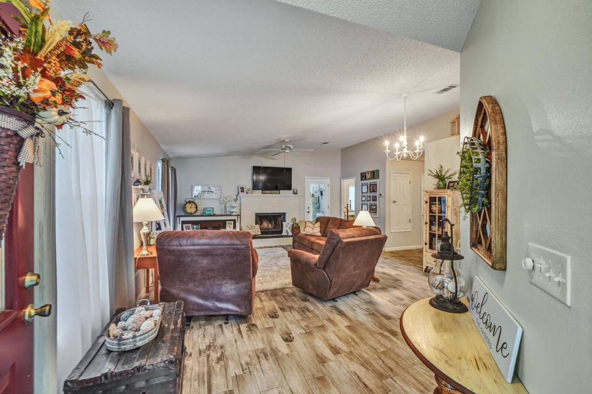 House for rent at 1696 Valparaiso Blvd, Niceville, FL 32578