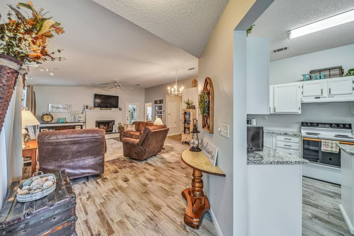 House for rent at 1696 Valparaiso Blvd, Niceville, FL 32578