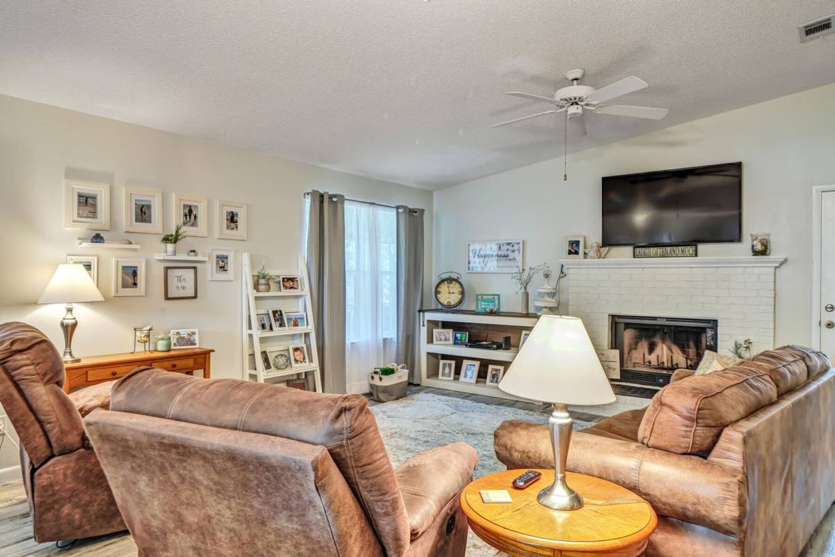 House for rent at 1696 Valparaiso Blvd, Niceville, FL 32578