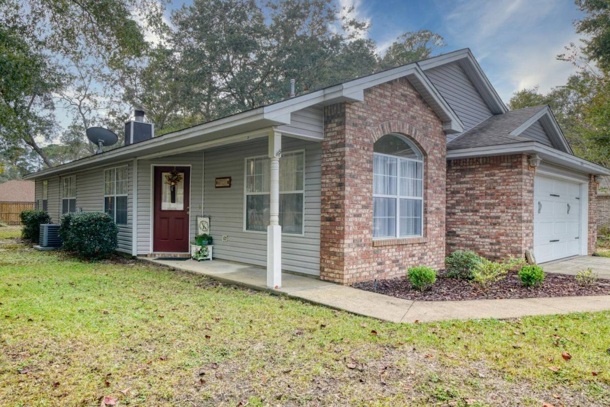 House for rent at 1696 Valparaiso Blvd, Niceville, FL 32578