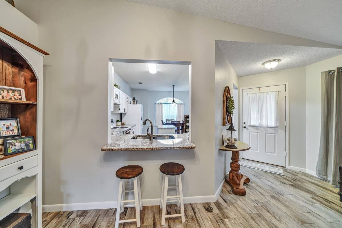 House for rent at 1696 Valparaiso Blvd, Niceville, FL 32578