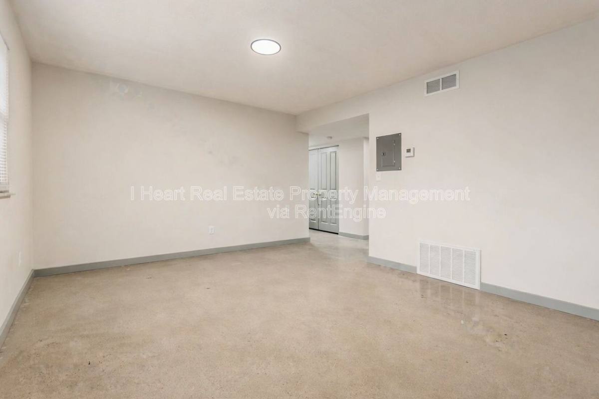 Apartment for rent at 2085 W Broad St #209, Columbus, OH 43223