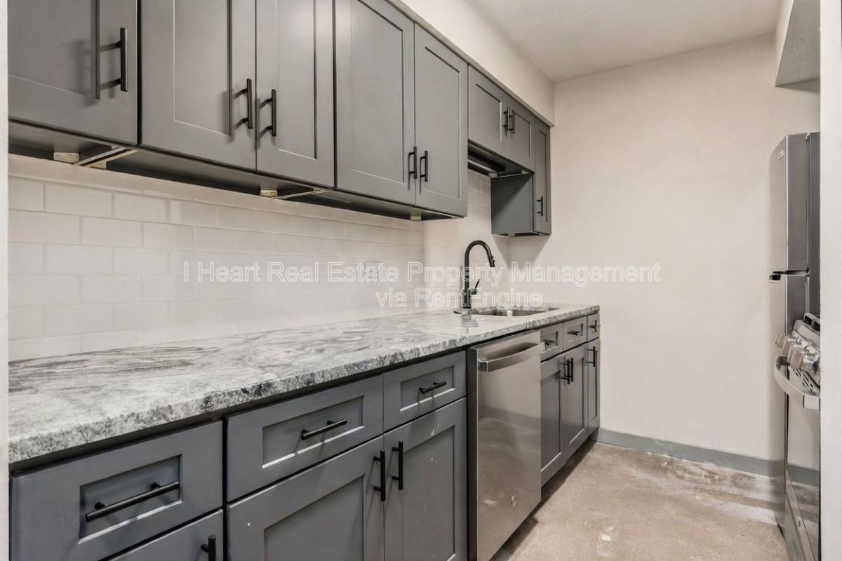 Apartment for rent at 2085 W Broad St #209, Columbus, OH 43223