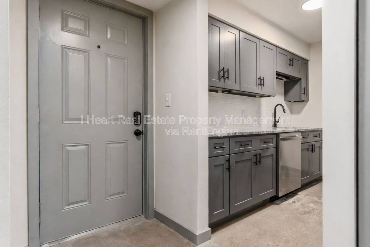 Apartment for rent at 2085 W Broad St #209, Columbus, OH 43223