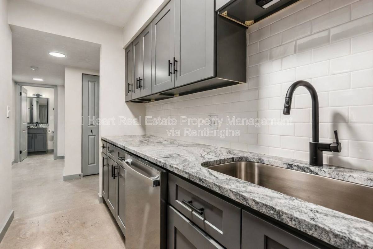 Apartment for rent at 2085 W Broad St #209, Columbus, OH 43223