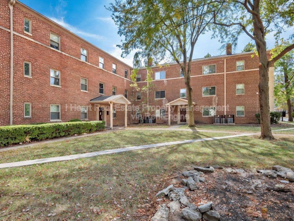 Apartment for rent at 1963 W Broad St #8, Columbus, OH 43223