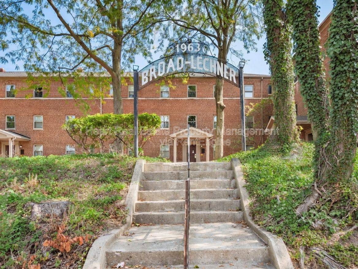 Apartment for rent at 1963 W Broad St #8, Columbus, OH 43223