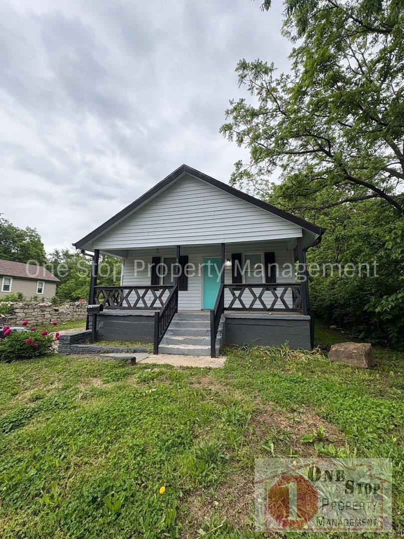 House for rent at 5711 Jackson Ave, Kansas City, MO 64130