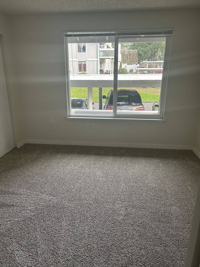 Apartment for rent at 11 S 338th Place, Federal Way, WA 98003