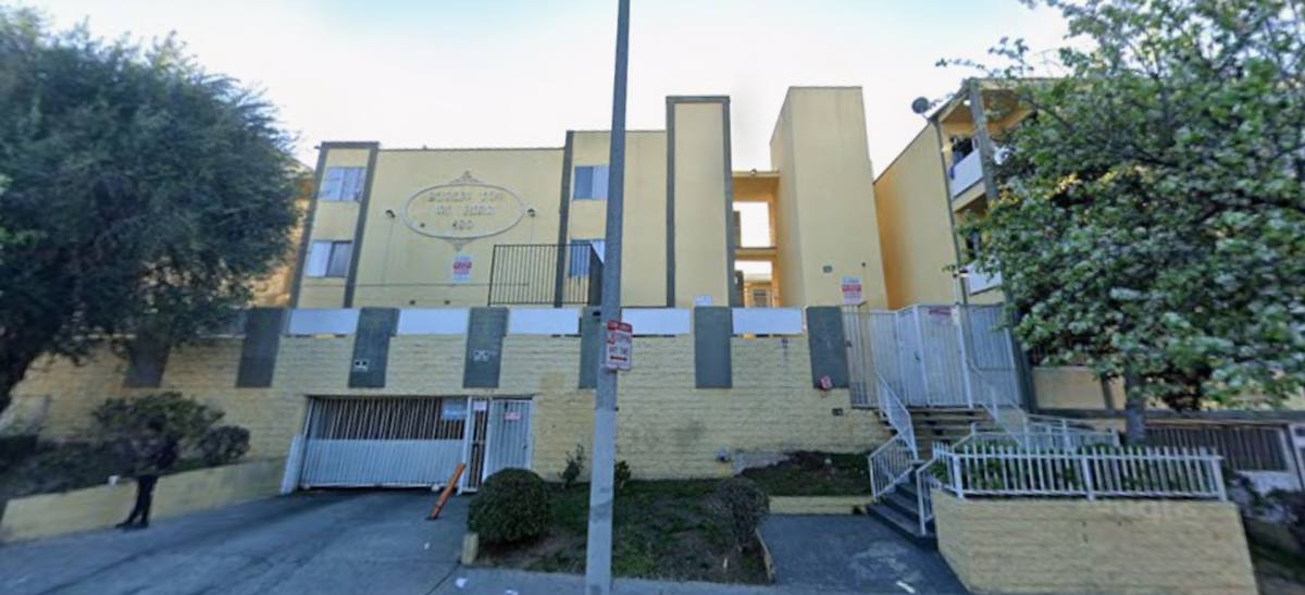 Apartment for rent at 680 S Burlington Ave, Los Angeles, CA 90057