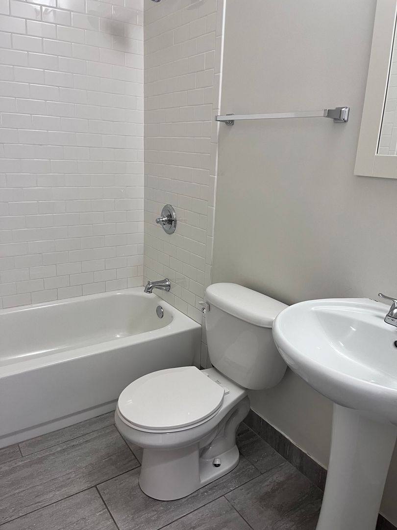 Apartment for rent at 5026-32 W Madison St, Chicago, IL 60644