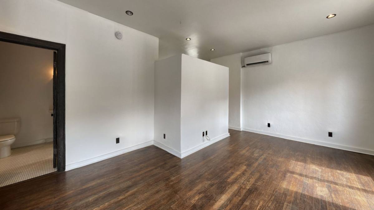 Apartment for rent at 1461 Sunset Blvd, Los Angeles, CA 90026