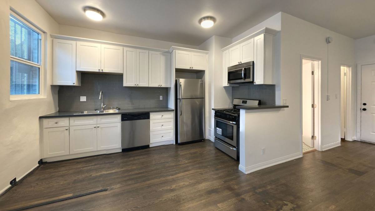 Apartment for rent at 1461 Sunset Blvd, Los Angeles, CA 90026