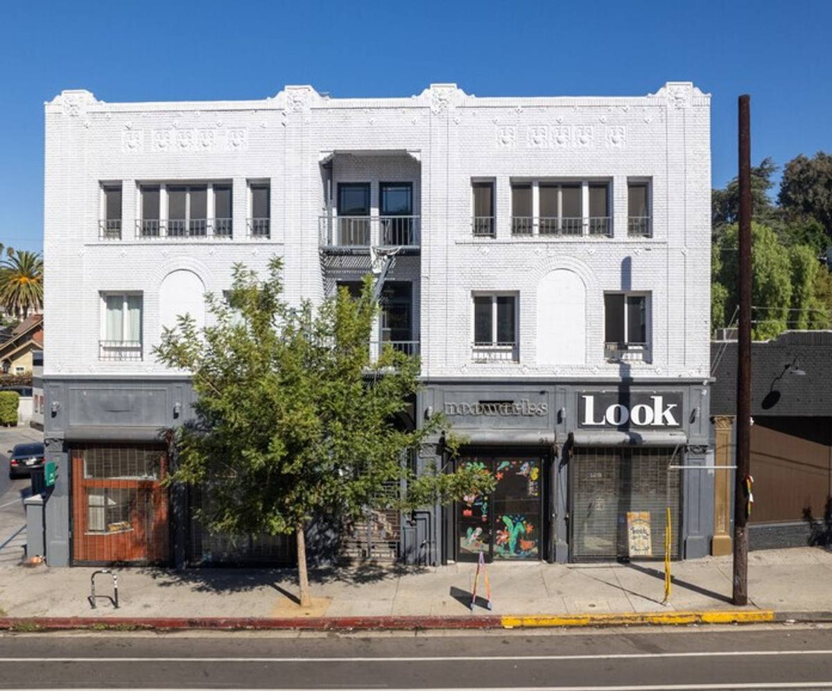 Apartment for rent at 1461 Sunset Blvd, Los Angeles, CA 90026