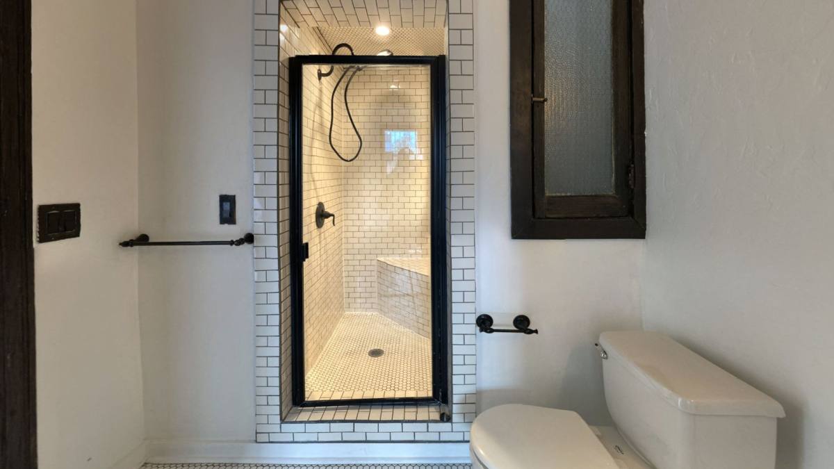 Apartment for rent at 1461 Sunset Blvd, Los Angeles, CA 90026