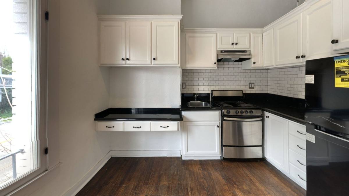 Apartment for rent at 1461 Sunset Blvd, Los Angeles, CA 90026