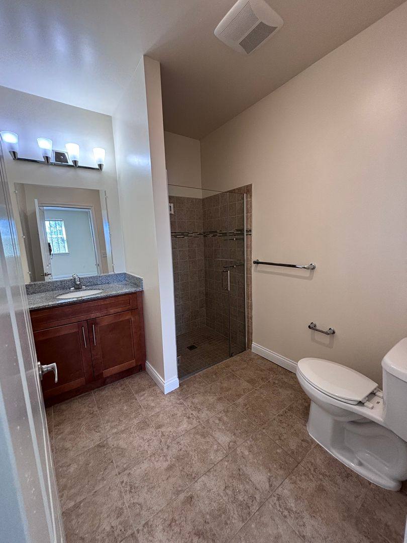 Apartment for rent at 1000 Copper Court, New Windsor, NY 12553